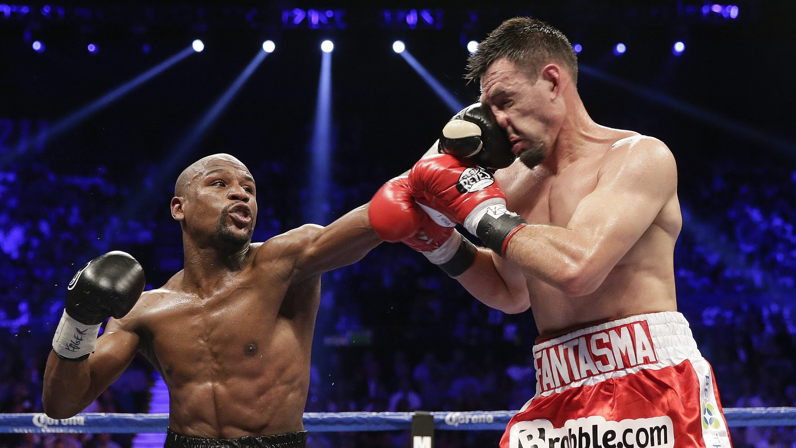 爱游戏体育-史上最亮眼“冠军夜”：拼搏与荣耀的精彩瞬间，冠军hqmg